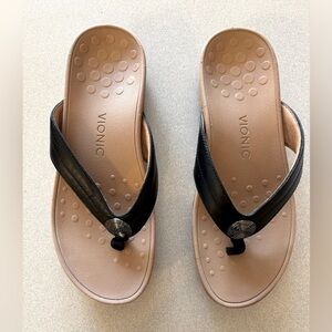 NWOT Vionic Pilar Black Thong Medallion Wedge Sandals